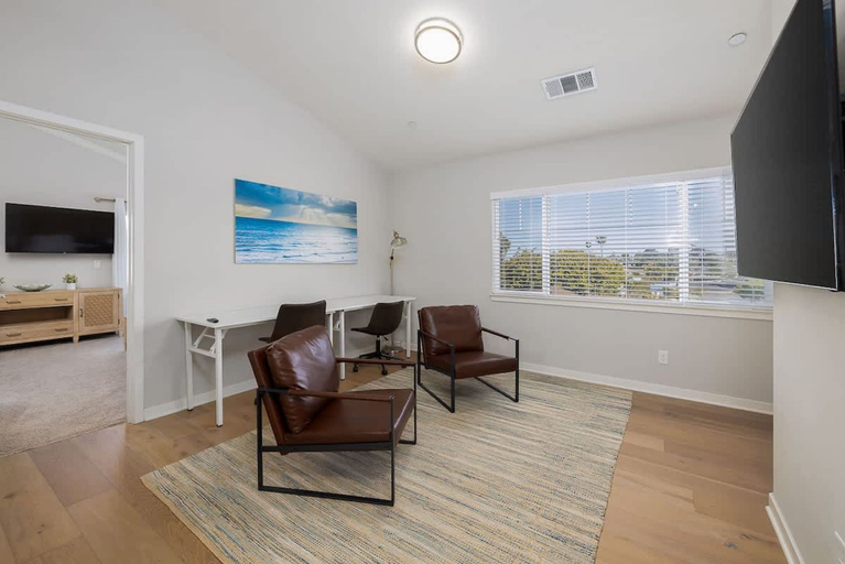 Room 5, Large 4 Bedroom Close To Beach, San Diego