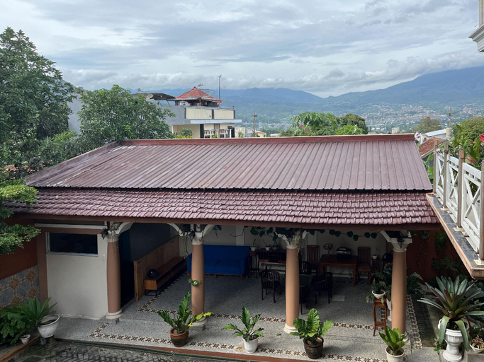 Exterior & Views 2, Urbanview Syariah Hotel Kanigara Batu, Malang