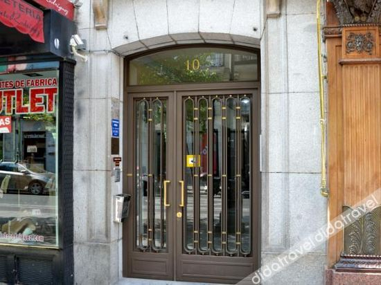 Others 2, Hostal Patria, Madrid