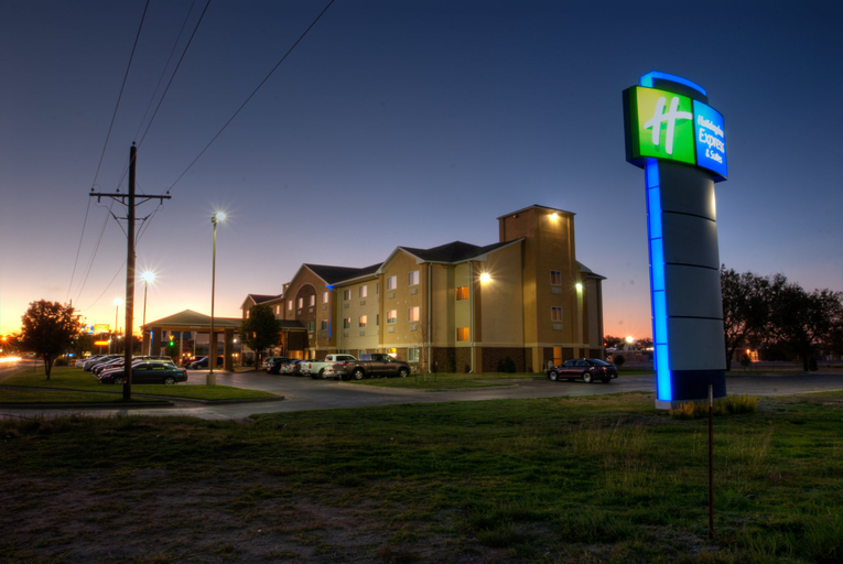 Exterior & Views 2, Holiday Inn Express & Suites CANYON by IHG, Randall