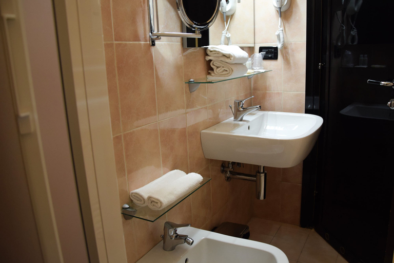 Bathroom 4, Hotel Valentino Du Parc, Torino