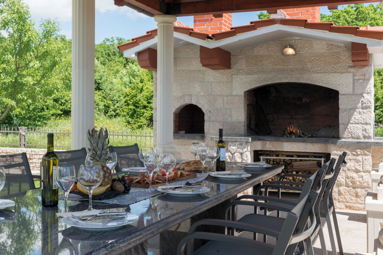 Food & Drinks, Villa Miam, Cista Provo