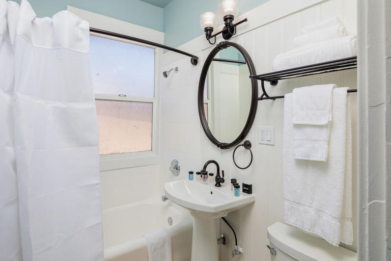 Bathroom 3, Motel 6 San Francisco, CA – Civic Center, San Francisco