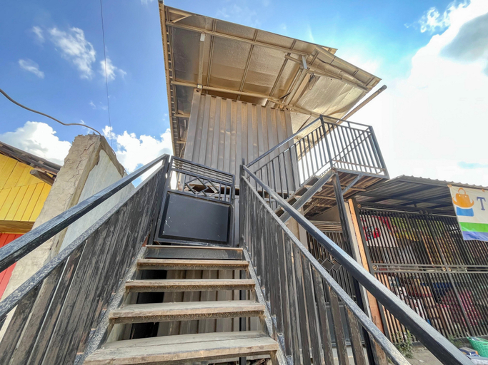 Exterior & Views 2, RedDoorz Syariah @ Budget Guesthouse Sepaku, Penajam Paser Utara
