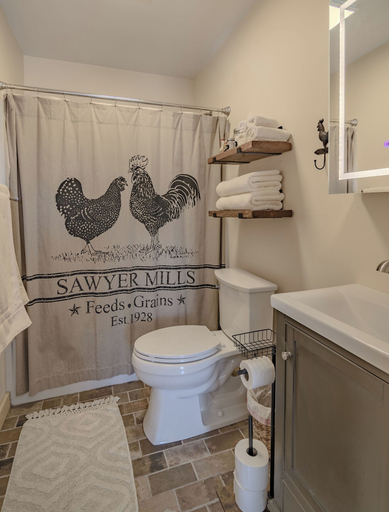Bathroom 3, The Inn at Beulah Farm - The Coop, McCreary