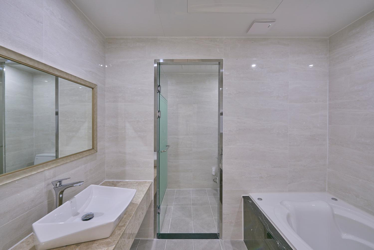 Bathroom 4, Gwangju Madrid Hotel, Gwangsan