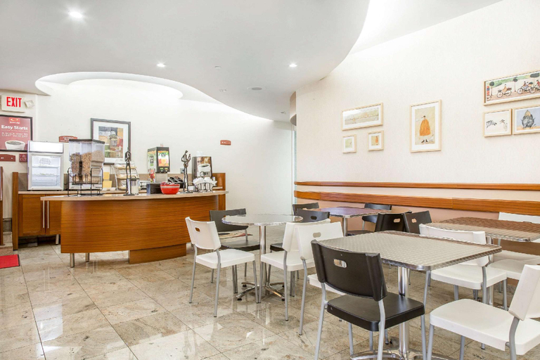 Food & Drinks 5, Econo Lodge, New Haven