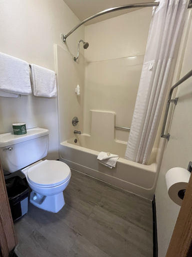 Bathroom 4, Super 8 by Wyndham Red Bluff, Tehama