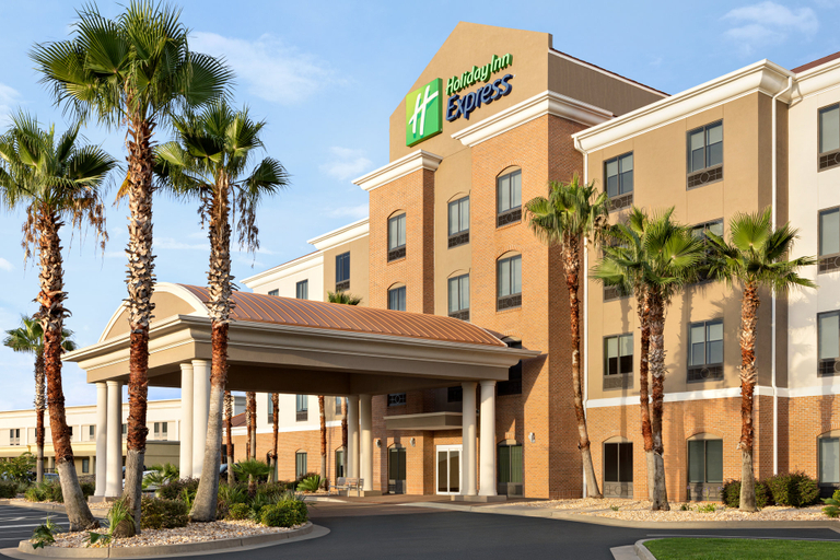 Exterior & Views 2, Holiday Inn Express & Suites WAYCROSS by IHG, Ware