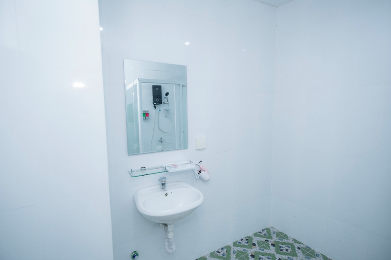 Bathroom 3, Bona Hostel PP, Phnom Penh