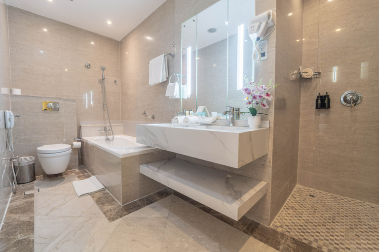 Bathroom 5, The Leela Hotel, Dubai