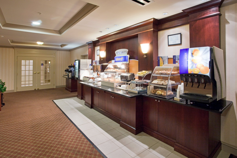 Food & Drinks 4, Holiday Inn Express & Suites DRUMS-HAZLETON (I-80) by IHG, Luzerne