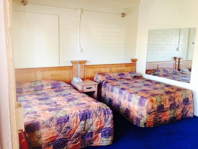 Bedroom 3, Oasis Motel, Clark