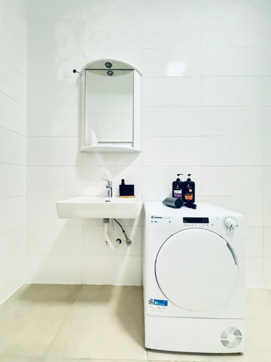 Bathroom, Stylish 4BR Apt Near Westbahnhof, Wien