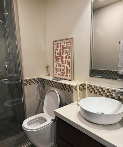 Bathroom 2, 1BHK Burj View. Near Dubai Mall & Metro, Dubai