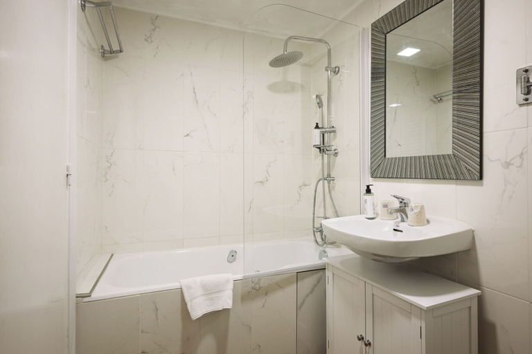 Bathroom 4, Des Congrès et Festivals, Alpes-Maritimes