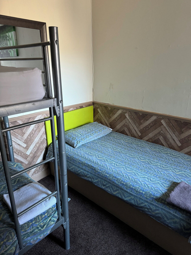 Bedroom 2, Victoria hotel, Blackpool