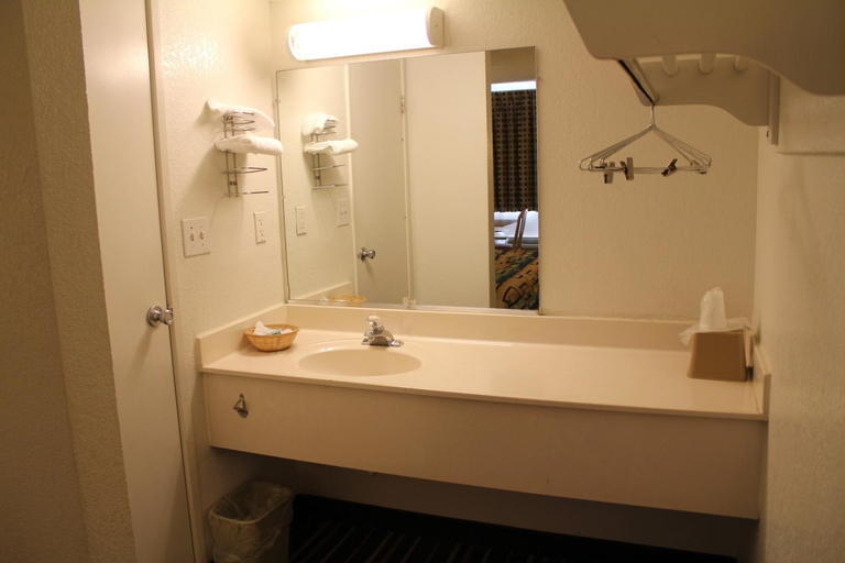 Bathroom 3, Somatel Nashville Airport, Davidson