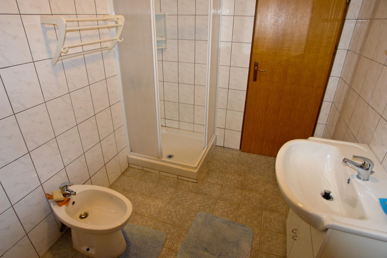 Bathroom 3, Apartments Patrik, Novalja