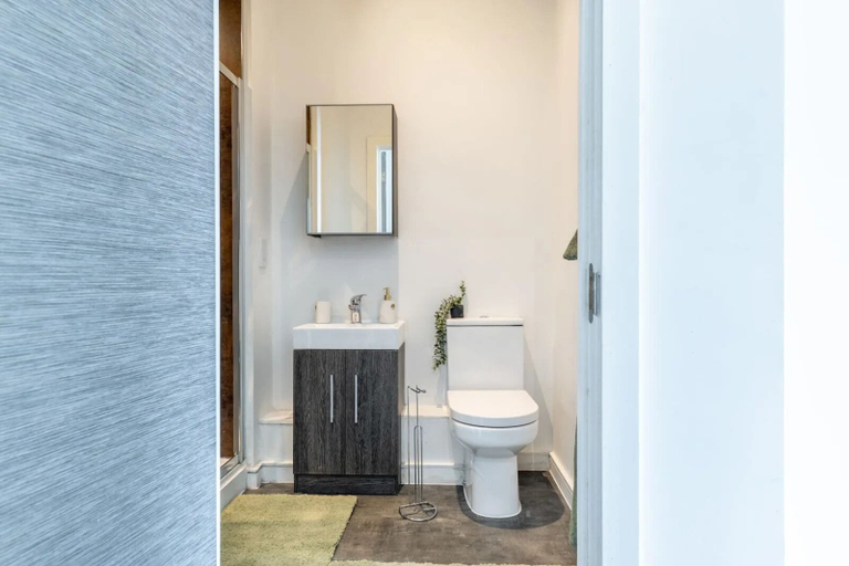 Bathroom, For Students Only Redvers Towers Sheffield, Sheffield