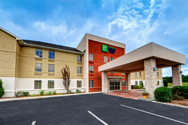Exterior & Views 2, Holiday Inn Express & Suites CROSSVILLE by IHG, Cumberland