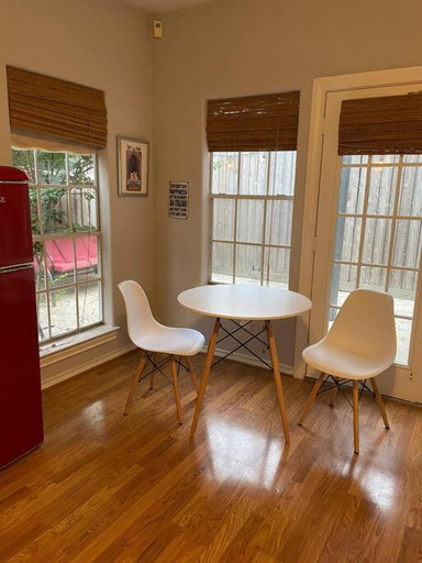 3, Stylish Studio in Montrose - The Italian Plaza, Houston