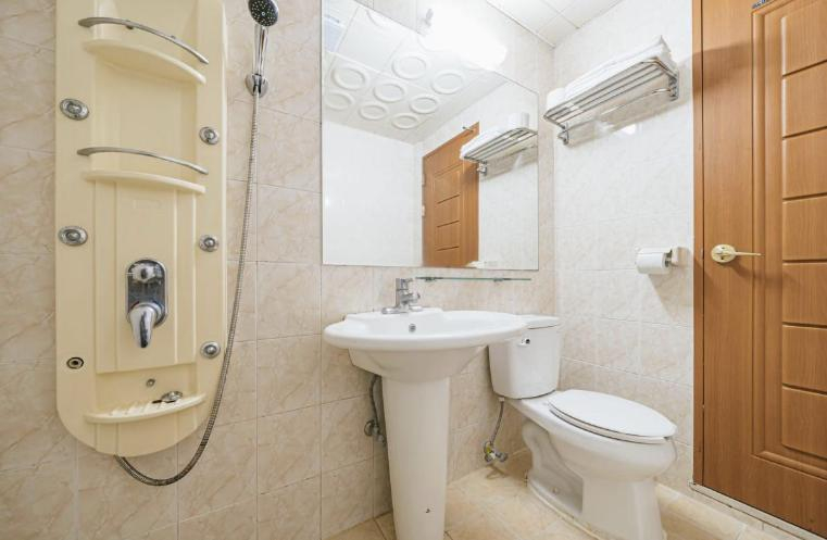 Bathroom 4, Apple Hotel, Jeju