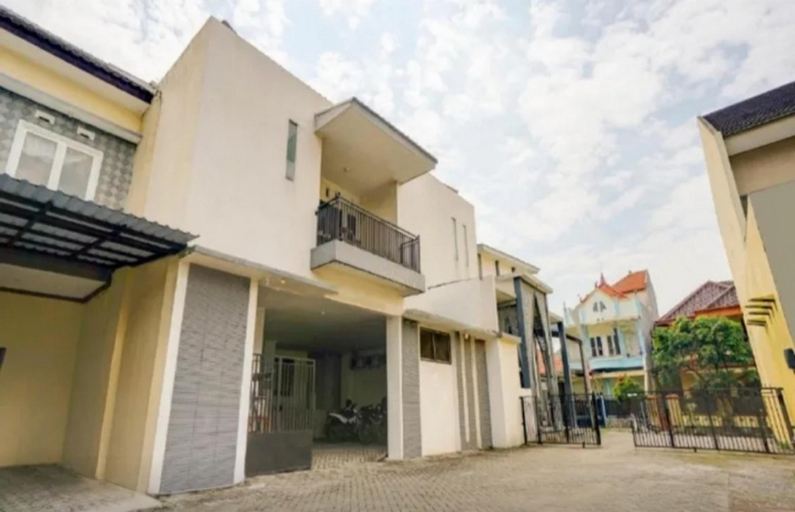 Exterior & Views 2, RedDoorz near Plaza Araya Malang, Malang