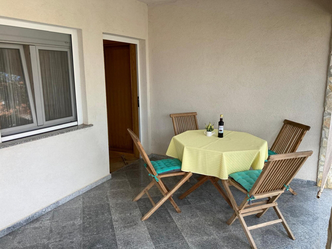 Others 5, Apartments Pranic, Vir
