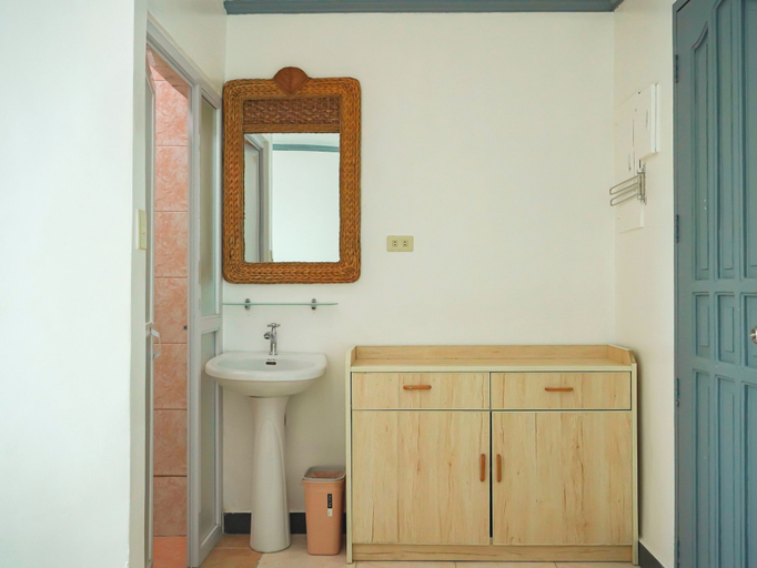 Bathroom 5, Boracay Paradise Hotel, Malay