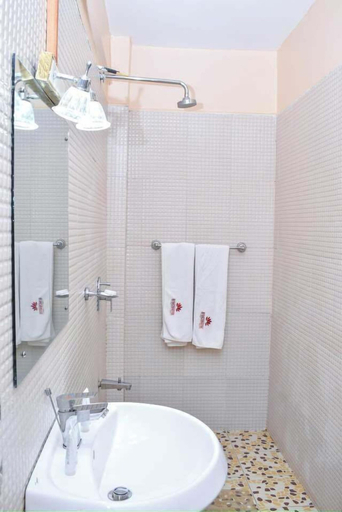 Bathroom 3, Breeze Hotel Nyahururu, Laikipia West
