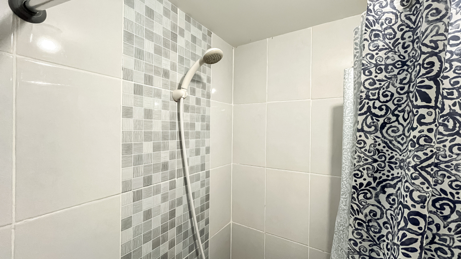 Bathroom 5, Minimalist Chic 2BR Apartment at Tokyo Riverside PIK 2 By Travelio, Tangerang