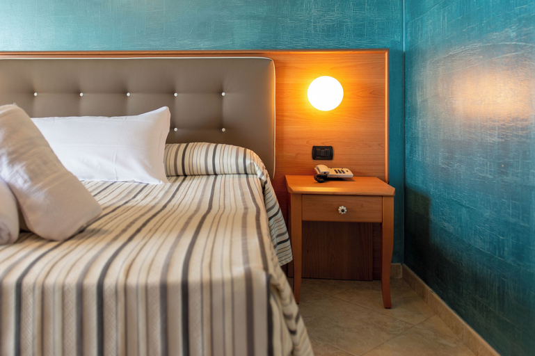 Bedroom 3, Hotel Paradiso Grottammare, Ascoli Piceno