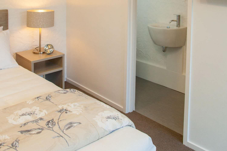 Bedroom 2, Aria on Bank Motel, Dunedin