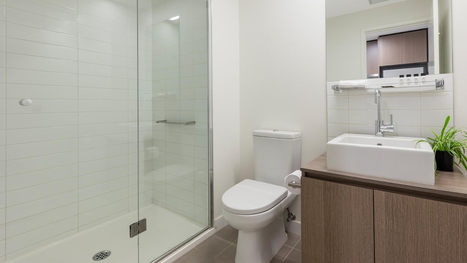 Bathroom 4, Oaks Melbourne on William Suites, Melbourne