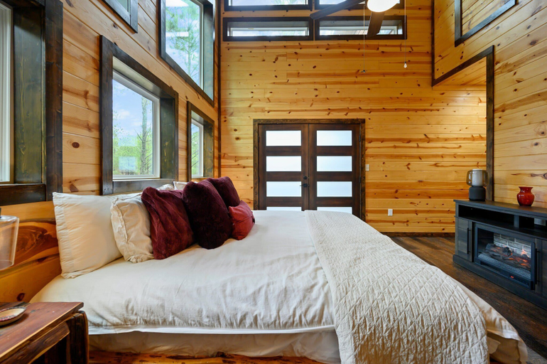 Bedroom 3, 3king/4queen - Perfect Family/friends Cabin - Firepit, McCurtain