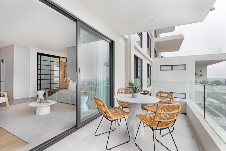 Room 2, Alluring 2bed Apt w Sea Mountain Views Marlo Vale, City of Cape Town