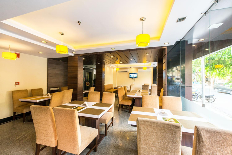 Food & Drinks 5, Treebo Globe International, Near Kalighat Mandir, Kolkata