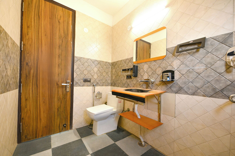 Bathroom, Fabhotel Kesari Stayz, Gurgaon