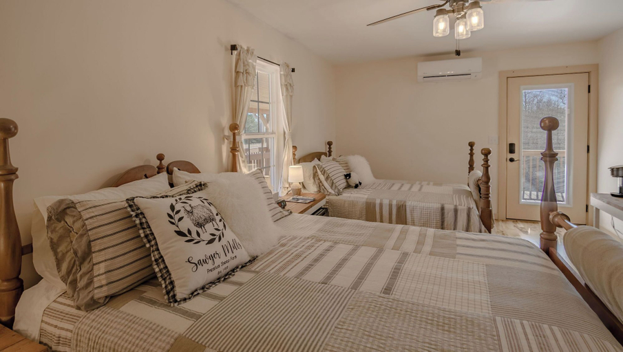 Bedroom 5, The Inn at Beulah Farm - The Pen, McCreary