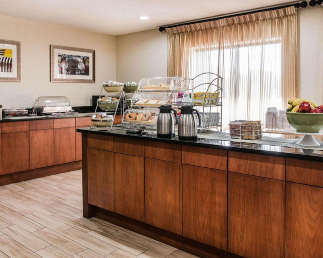 Food & Drinks 5, Quality Inn & Suites Warren - Detroit, Macomb