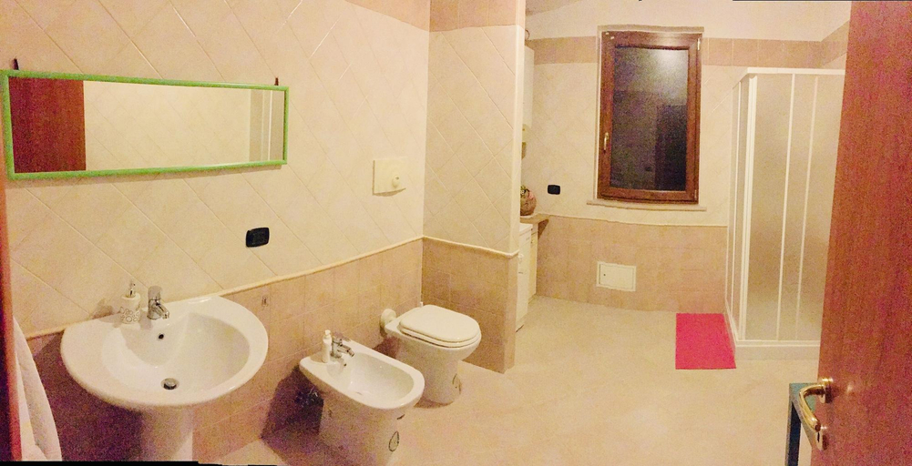 Bathroom 3, Papa Pignatelli, Barletta-Andria-Trani