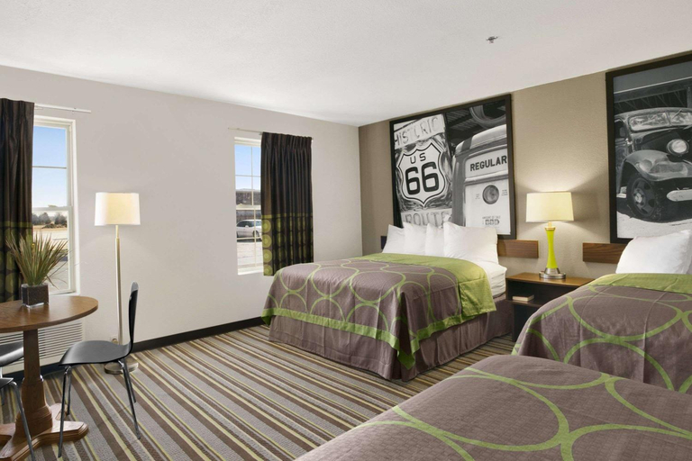 Bedroom 3, Super 8 by Wyndham Strafford/Springfield Area, Greene