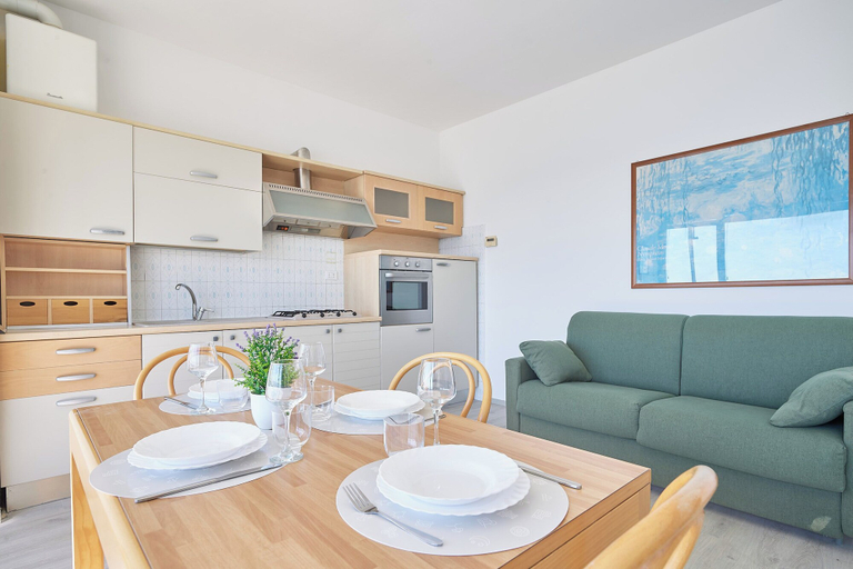 Others 5, Brezza Marina, Savona