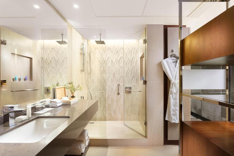 Bathroom 5, Hotel Santiago, Ravenna