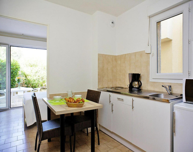 Private kitchen 3, Res. Le Vieux Moulin Ile Rousse, Apartment for 4 Pers, Haute-Corse