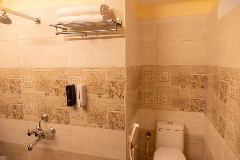 Bathroom 4, Aakash Rooms and Cottages, The Nilgiris