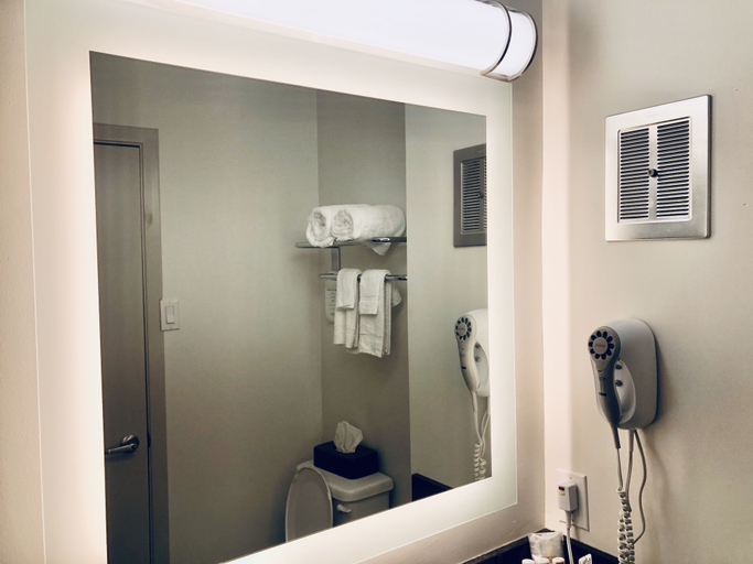 Bathroom 3, Motel 6 Sault Ste. Marie, ON, Algoma