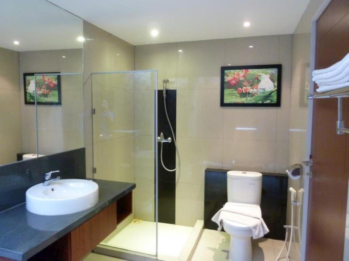 Bathroom, Watu Dodol Hotel & Restaurant, Banyuwangi