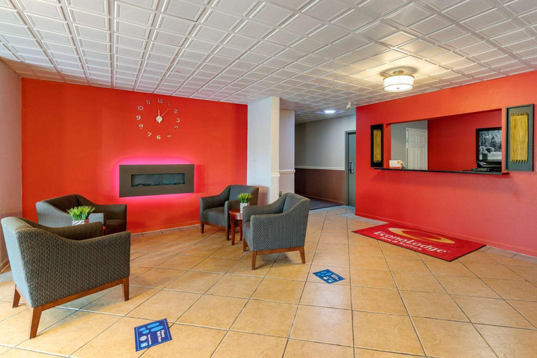 Public Area, Econo Lodge Inn & Suites Granite City - St. Louis, Madison